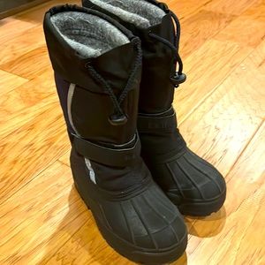 Kids LLBean snow boots .